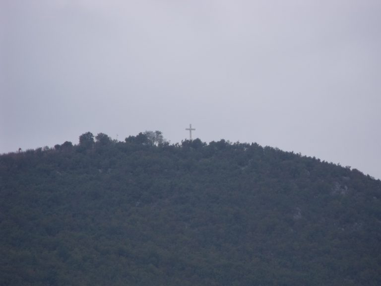 LA COLLINE DES APPARITIONS